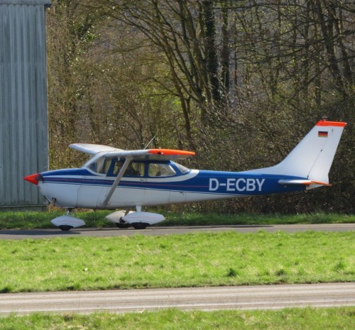 SmallAircraft-D-ECBY-04