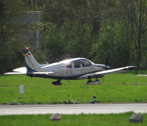 SmallAircraft-D-EFWW-04