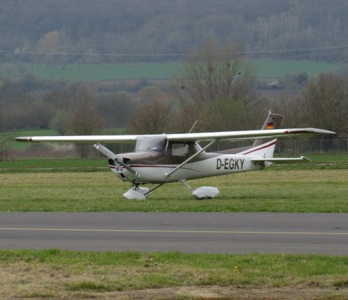 SmallAircraft-D-EGKY-01