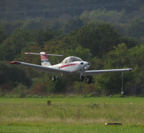 SmallAircraft-D-EGZW-02