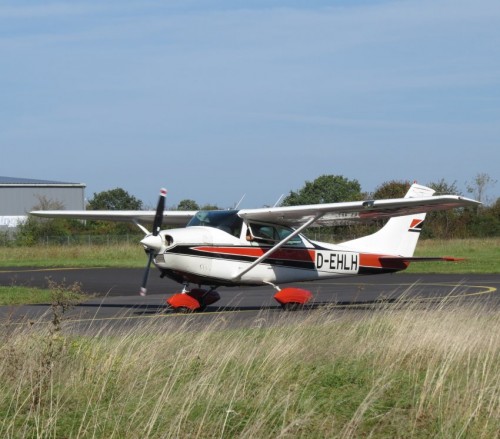 SmallAircraft-D-EHLH-01
