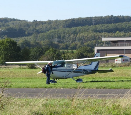 SmallAircraft-D-EIYY-01