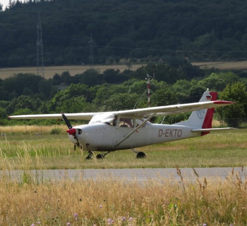 SmallAircraft-D-EKTO-01