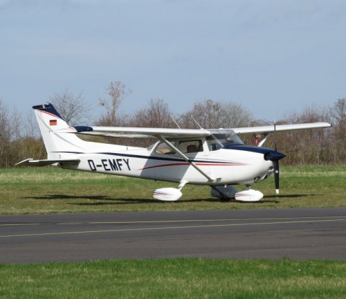 SmallAircraft-D-EMFY-01