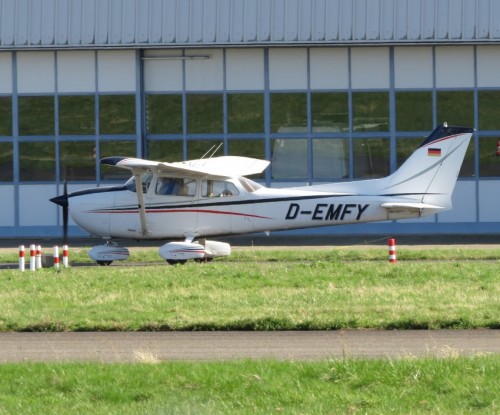 SmallAircraft-D-EMFY-02