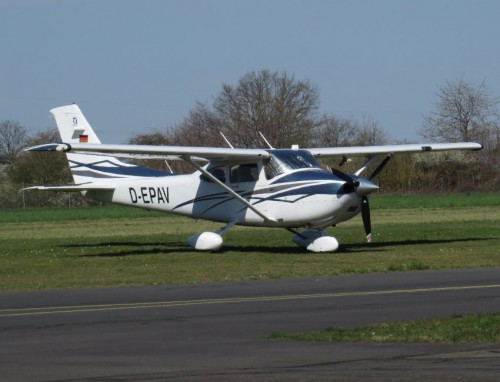 SmallAircraft-D-EPAV-02
