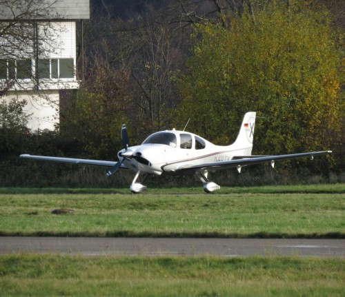 SmallAircraft-D-EPTK-02