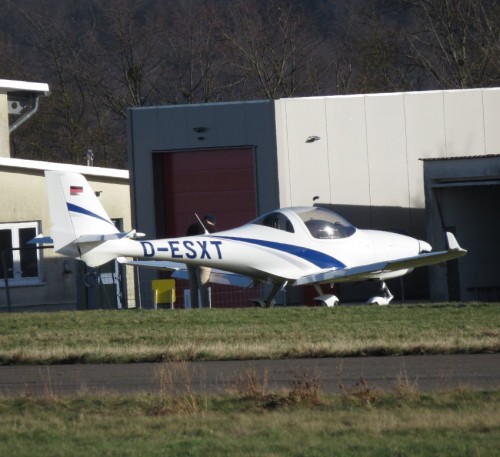SmallAircraft-D-ESXT-01