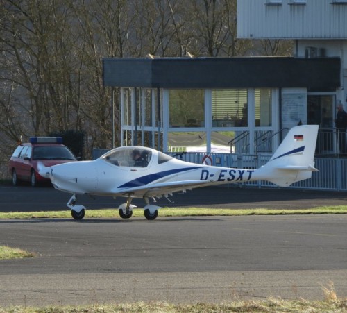 SmallAircraft-D-ESXT-02
