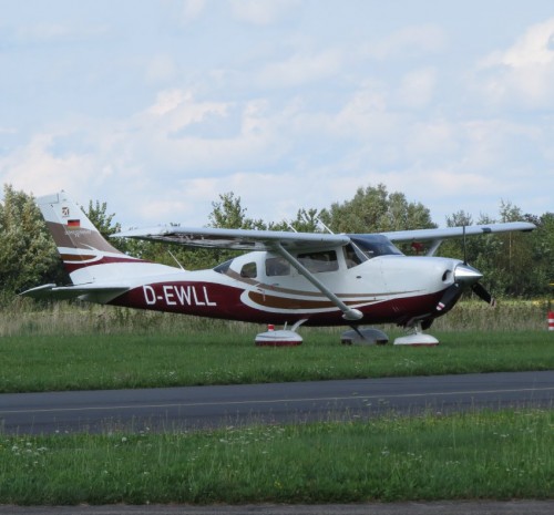 SmallAircraft-D-EWLL-01