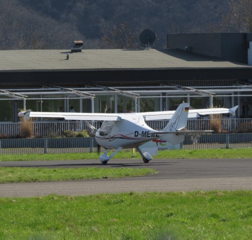 SmallAircraft-D-MEMZ-03