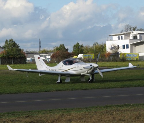 SmallAircraft-D-MMUK-01