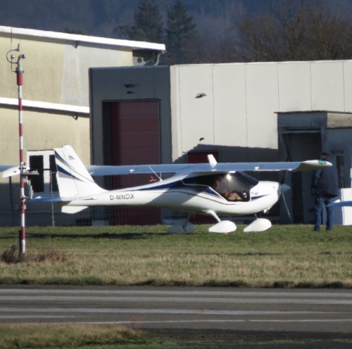 SmallAircraft-D-MNDX-01
