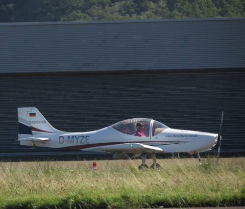 SmallAircraft-D-MYZE-01
