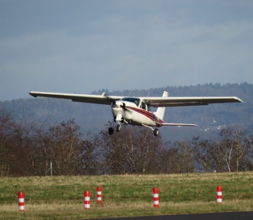 SmallAircraft-N8211G-03