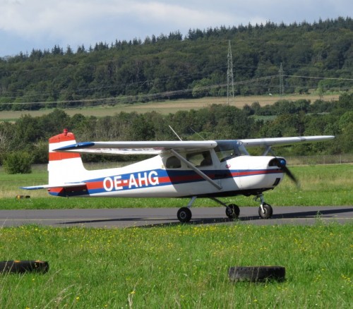 SmallAircraft-OE-AHG-02