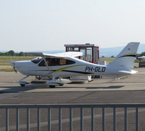 SmallAircraft-PH-GLD-01